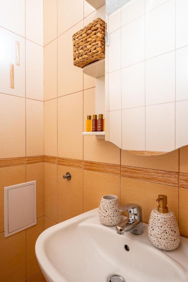 Premium Comfy 2Bdr Apt - Free Parking - Fast Wi-Fi Szófia Kültér fotó