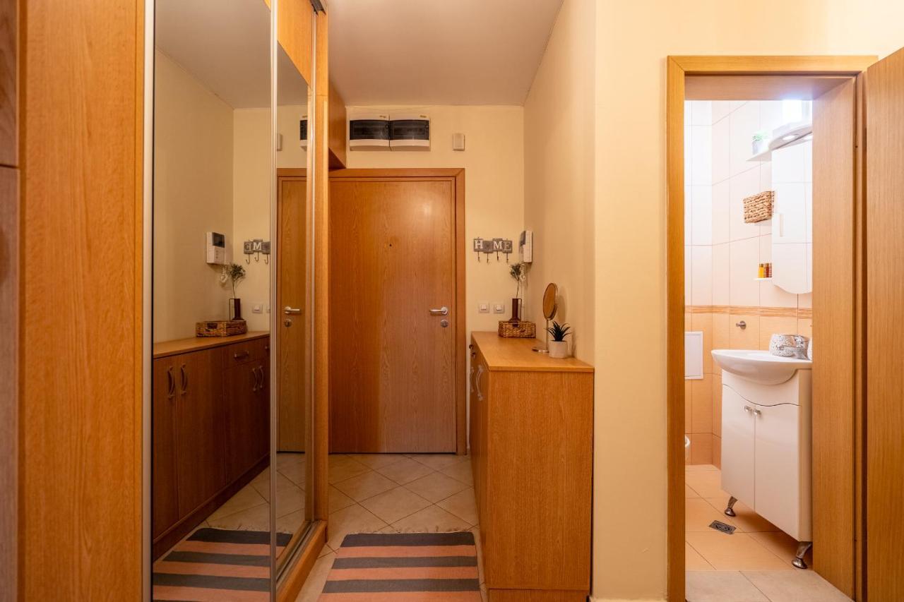 Premium Comfy 2Bdr Apt - Free Parking - Fast Wi-Fi Szófia Kültér fotó