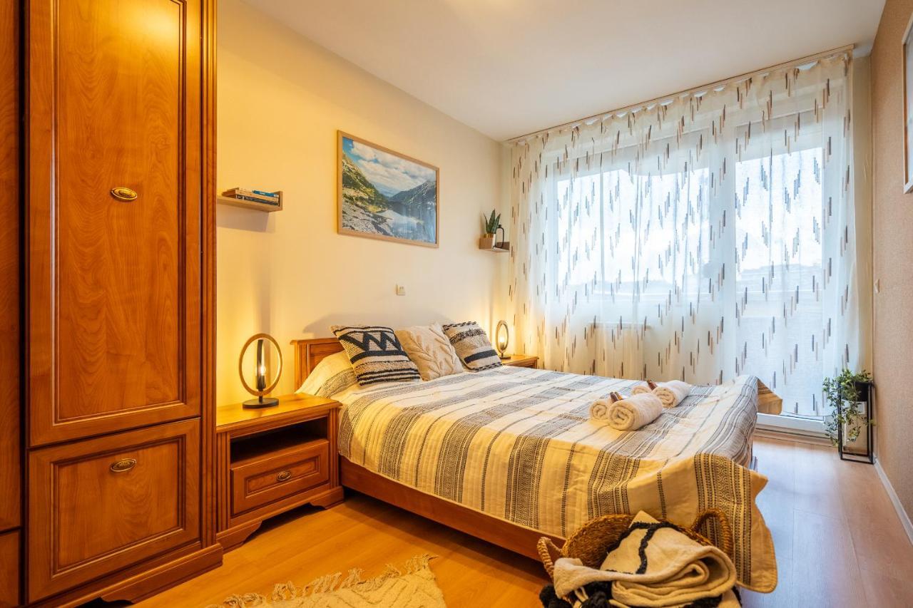 Premium Comfy 2Bdr Apt - Free Parking - Fast Wi-Fi Szófia Kültér fotó