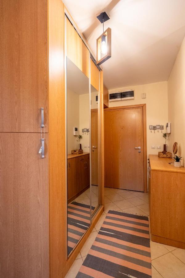 Premium Comfy 2Bdr Apt - Free Parking - Fast Wi-Fi Szófia Kültér fotó