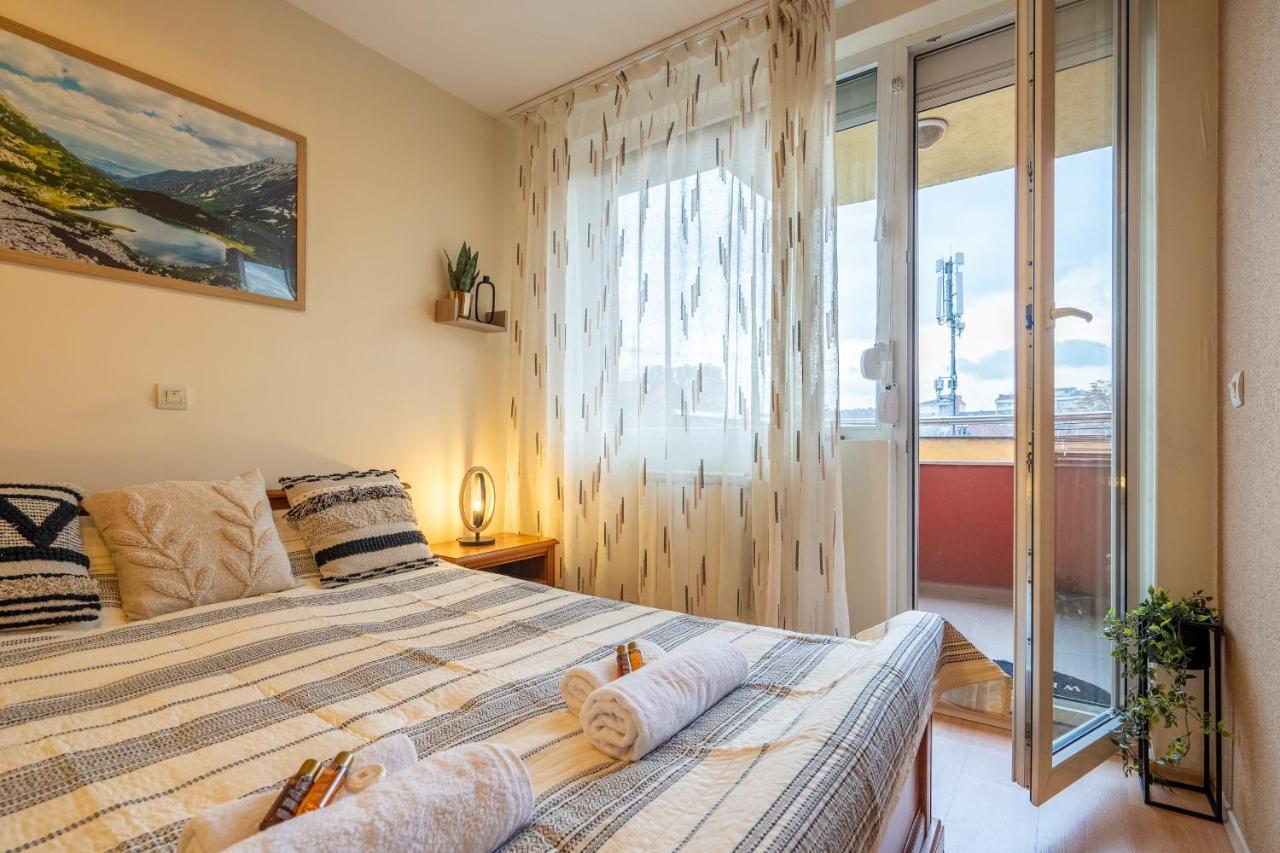 Premium Comfy 2Bdr Apt - Free Parking - Fast Wi-Fi Szófia Kültér fotó