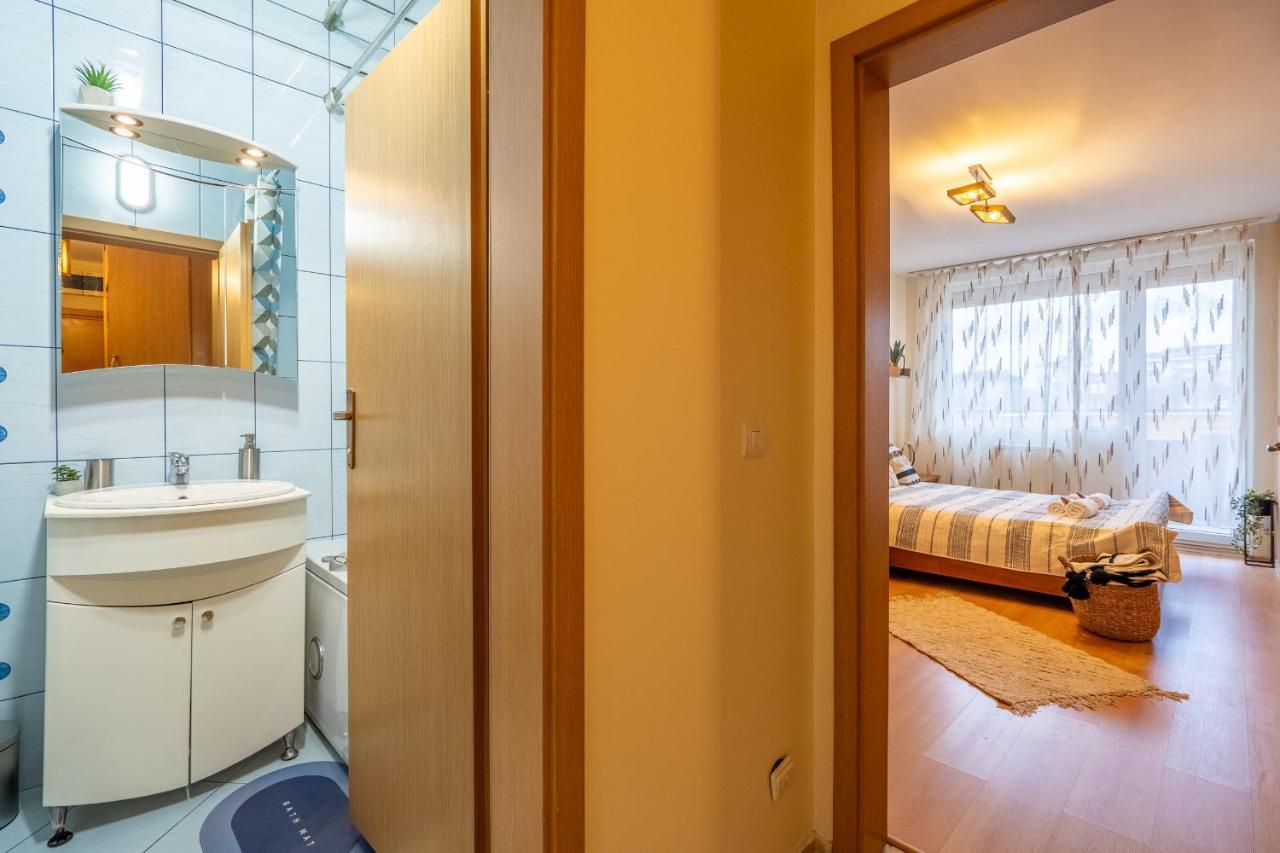 Premium Comfy 2Bdr Apt - Free Parking - Fast Wi-Fi Szófia Kültér fotó
