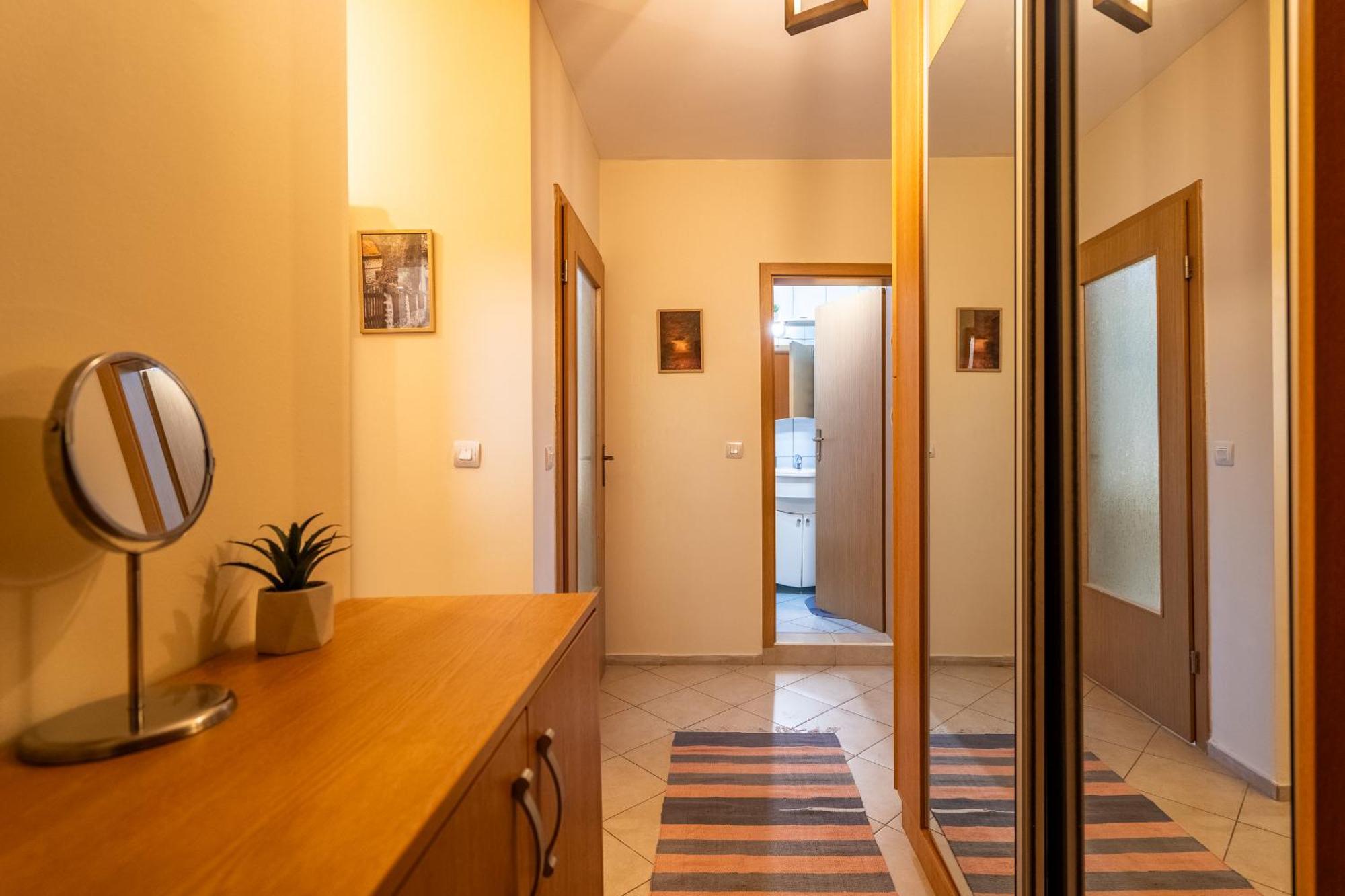 Premium Comfy 2Bdr Apt - Free Parking - Fast Wi-Fi Szófia Kültér fotó