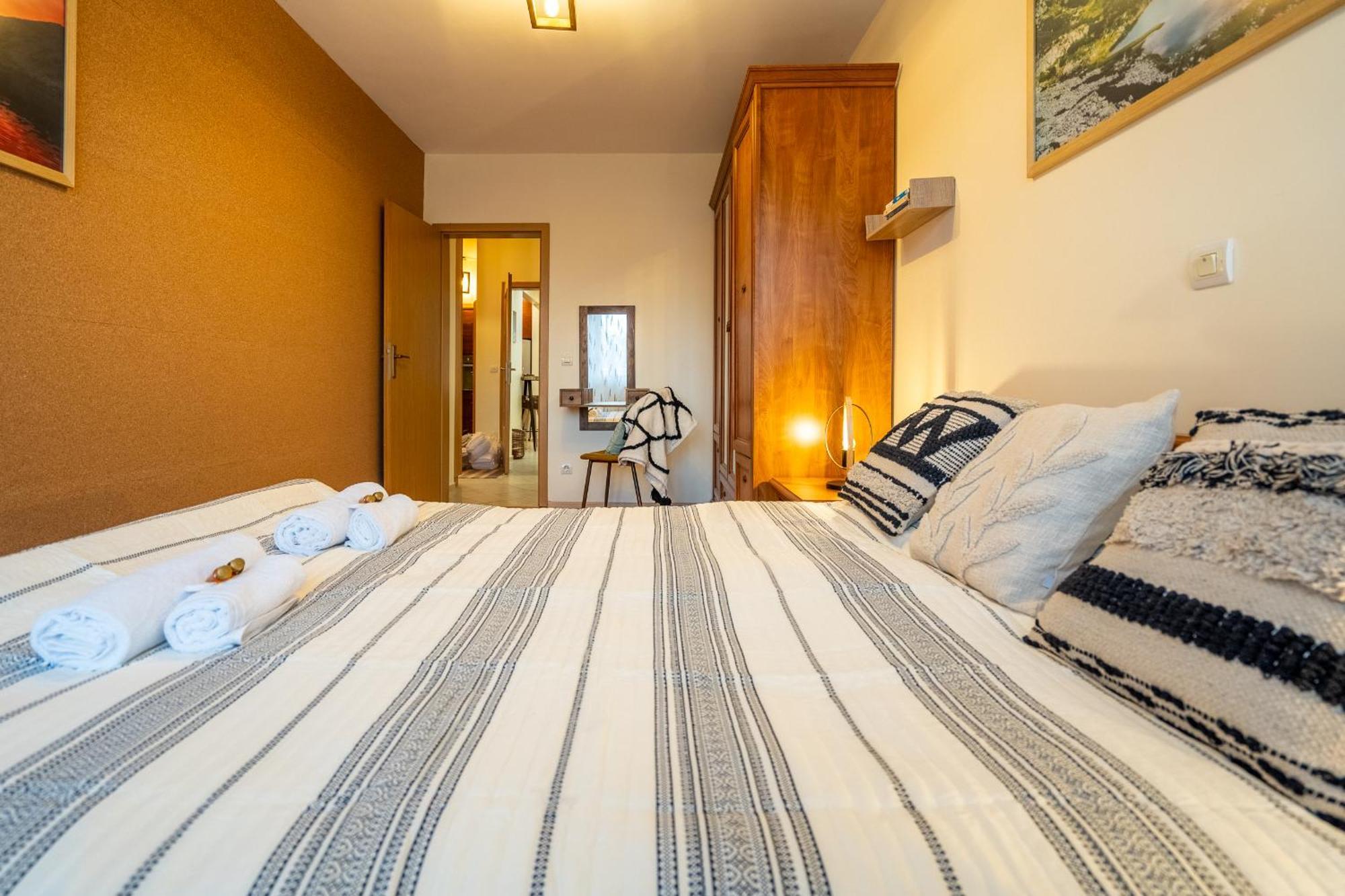 Premium Comfy 2Bdr Apt - Free Parking - Fast Wi-Fi Szófia Kültér fotó