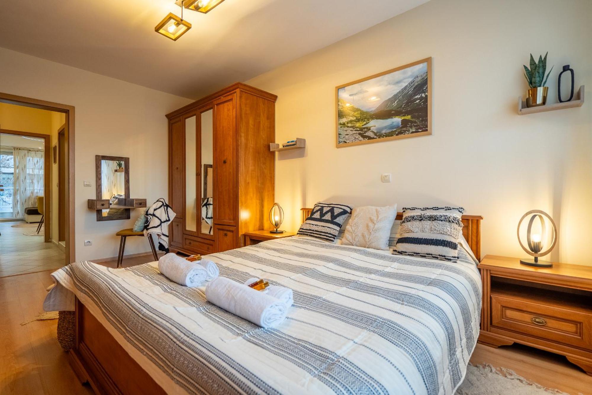 Premium Comfy 2Bdr Apt - Free Parking - Fast Wi-Fi Szófia Kültér fotó